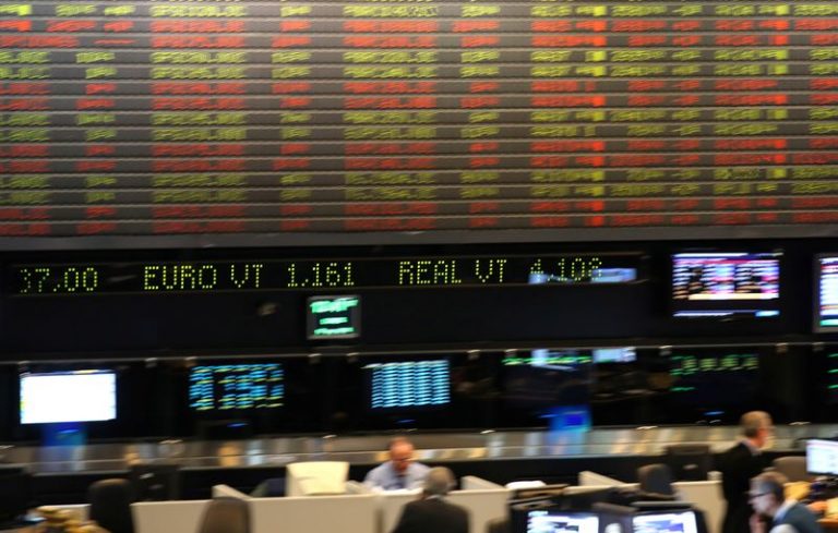 LYNXMPEGA11LO.jpg,Foto de archivo - Pantalla electrónica en la Bolsa de Comercio de Buenos Aires (BCRA), Argentina. Sep 10, 2018. REUTERS/Marcos Brindicci; Crédito: MARCOS BRINDICCI, Reuters
