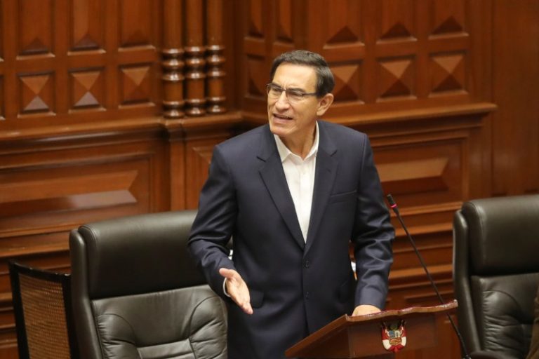 LYNXMPEGA11RL.jpg,El presidente de Perú, Martín Vizcarra, se dirige al Congreso cuando los legisladores se disponían a votar sobre la posibilidad de destituirlo, en Lima, Perú. 18 de septiembre de 2020. Presidencia peruana/Handout vía REUTERS. ATENCIÓN EDITORES -  ESTA IMAGEN HA SIDO ENTREGADA POR UN TERCERO; Crédito: Handout ., Reuters