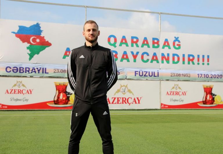LYNXMPEGA20K1.jpg,El capitán del Qarabag FC, Maksim Medvedev, posa en el Azersun Arena, en Bakú, Azerbaiyán. 1 de noviembre de 2020. FC Qarabag/Handout via REUTERS ; Crédito: FC QARABAG, Reuters