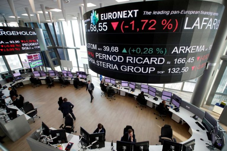 LYNXMPEGA20OM.jpg,FOTO DE ARCHIVO: Analistas de Euronext en la sede del operador bursátil en La Défense, el distrito financiero francés en Courbevoie, cerca de París, Francia, el 21 de noviembre de 2019. REUTERS/Charles Platiau; Crédito: CHARLES PLATIAU, Reuters