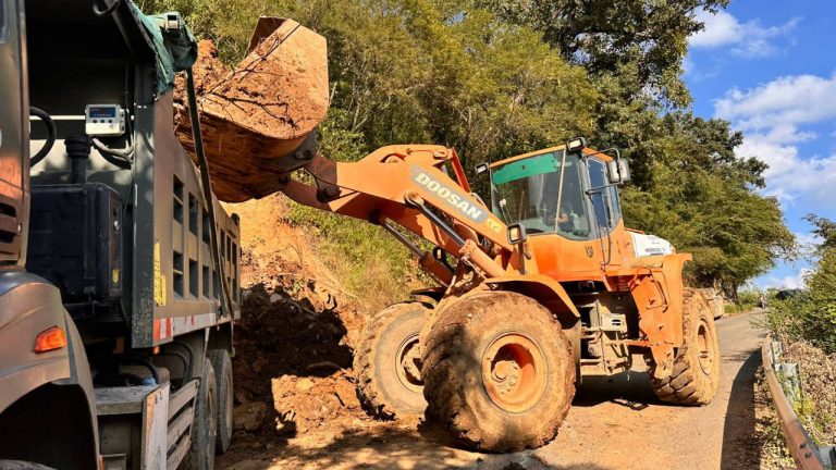 Reconstrucción de caminos en Queretaro